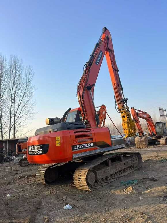 客戶21年購入的路友230加長(zhǎng)臂抓鋼機(jī) ，國(guó)三排放，使用仔細(xì)宛如新機(jī)