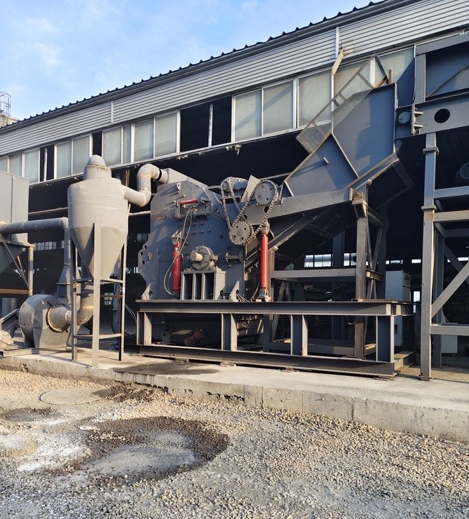 看久了城市的灰色天空，來看一下遼寧路友破碎機(jī)客戶端湛藍(lán)湛藍(lán)的天空吧。