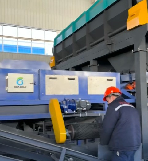 路友華選全套分選設(shè)備試機(jī)工作，在專(zhuān)業(yè)技術(shù)員的指導(dǎo)下有序開(kāi)展。