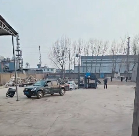 設(shè)備就位完畢，隨時(shí)候命，指令下達(dá)即刻開工安裝。